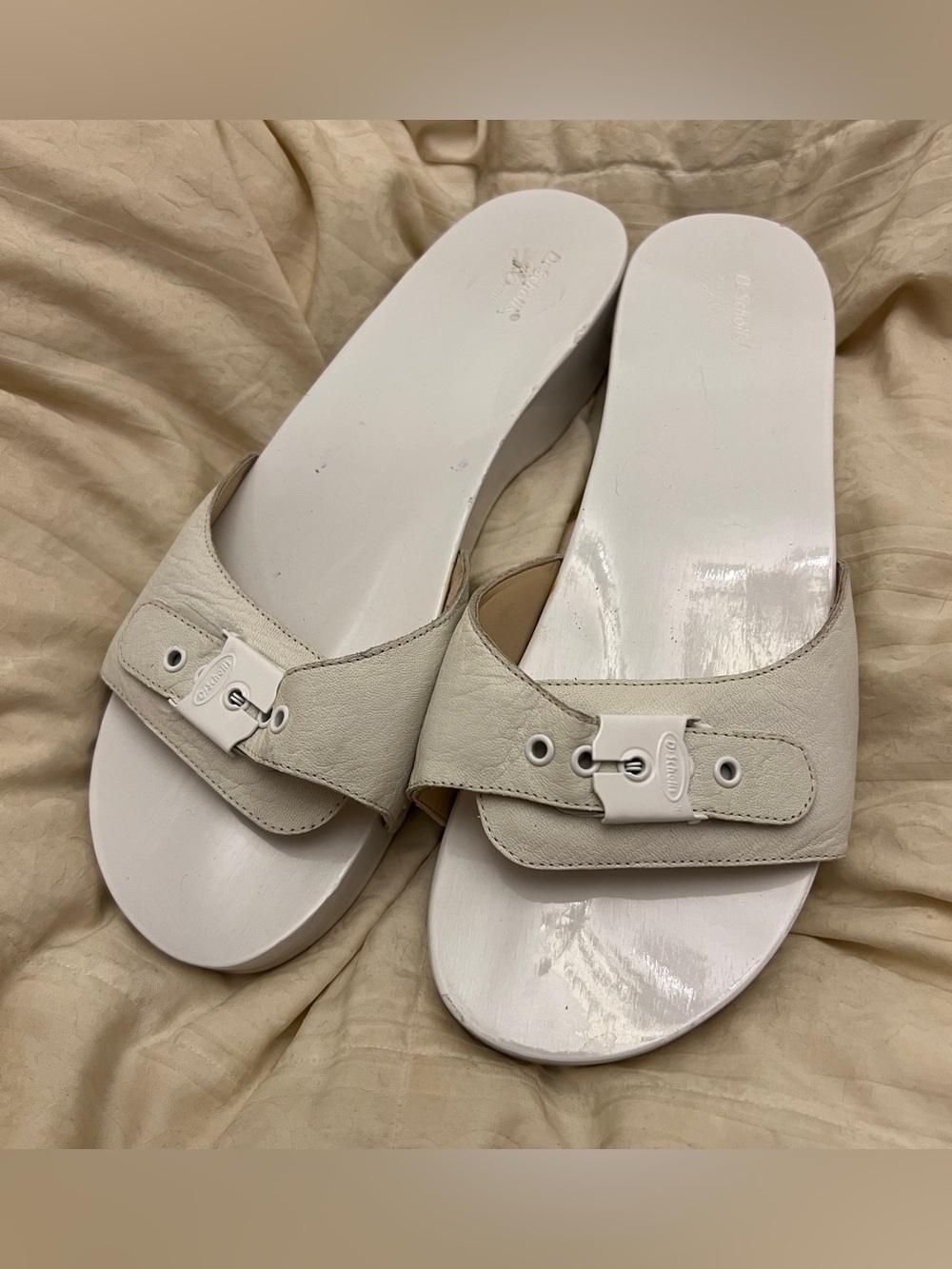 DR. SCHOLL’s white sandals 9